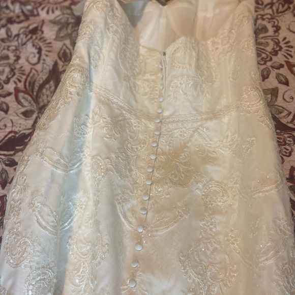 Galina Signature Wedding Dress from David’s Bridal (Size 14 Ivory Color) New - Picture 6 of 7